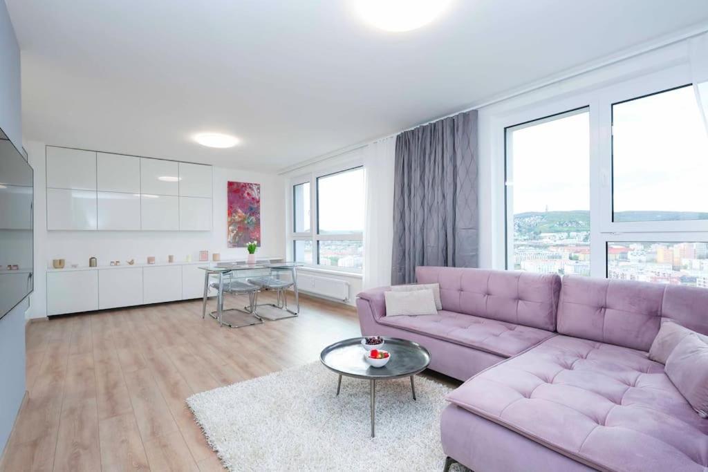 Danubius One - Spacious Apartment W Free Parking Bratislava Exterior foto